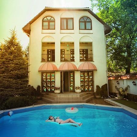Eduard Hotel Ujhorod Exterior foto