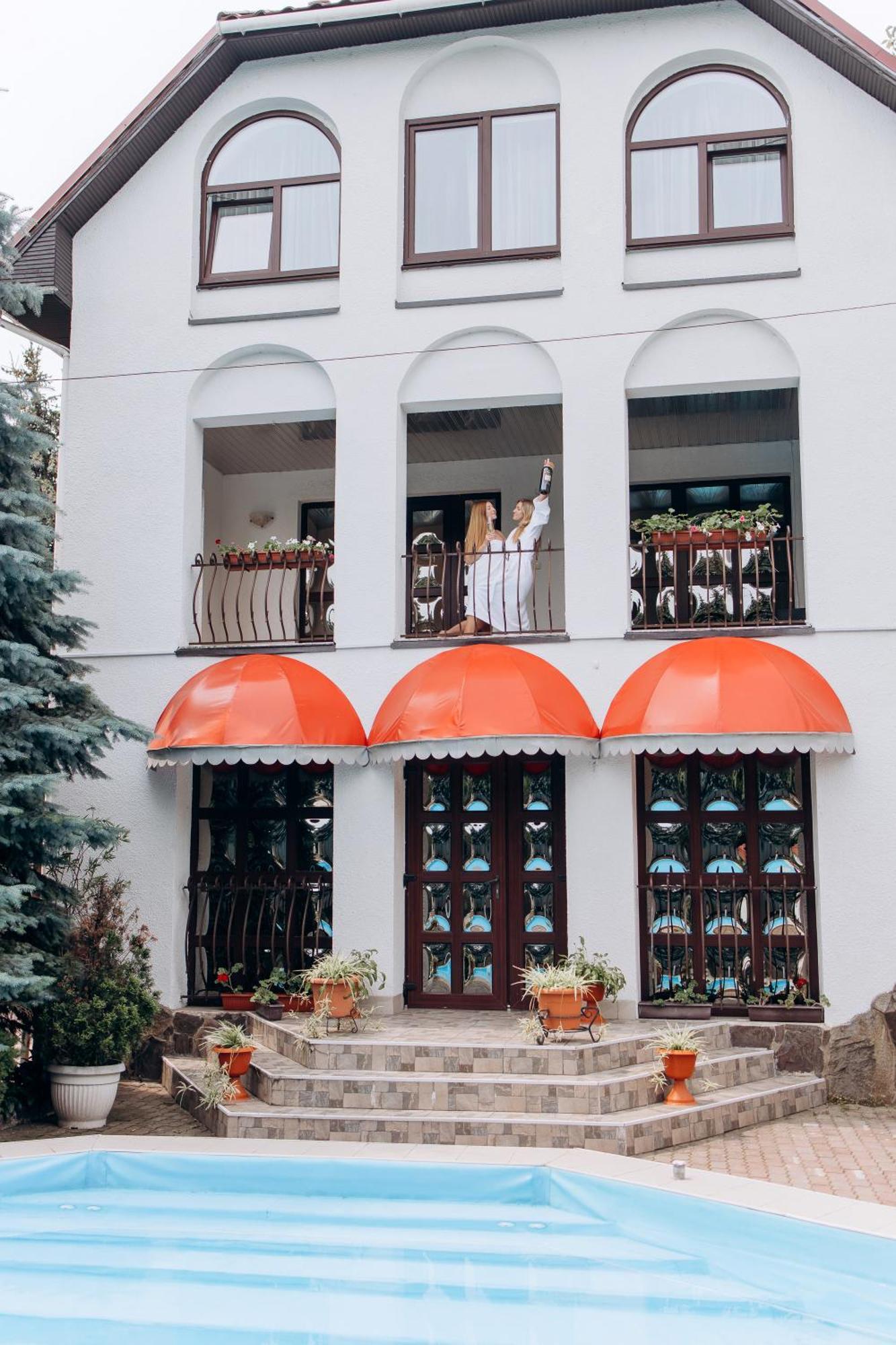 Eduard Hotel Ujhorod Exterior foto