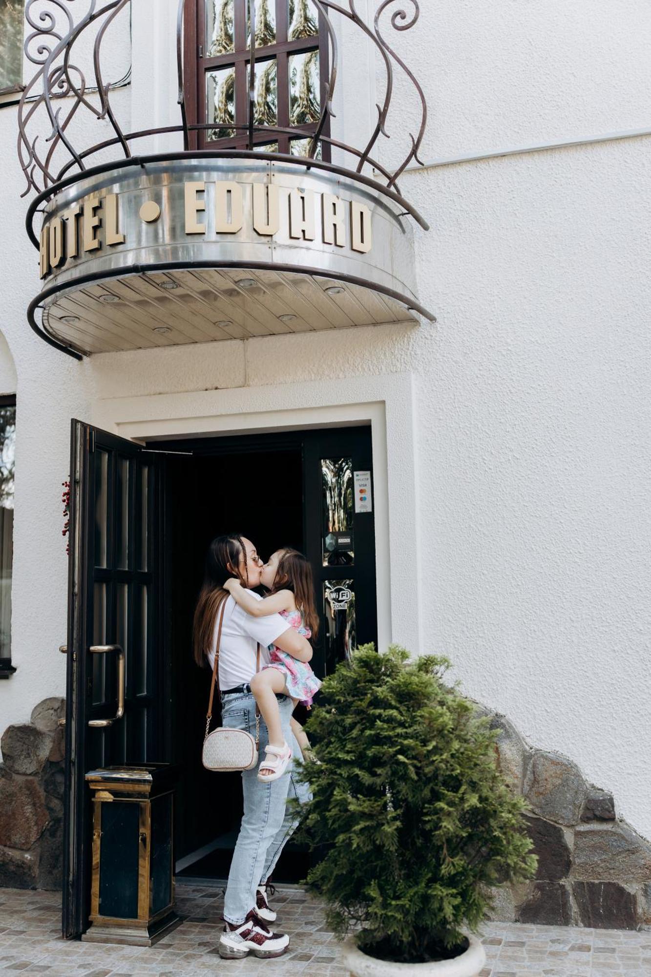 Eduard Hotel Ujhorod Exterior foto