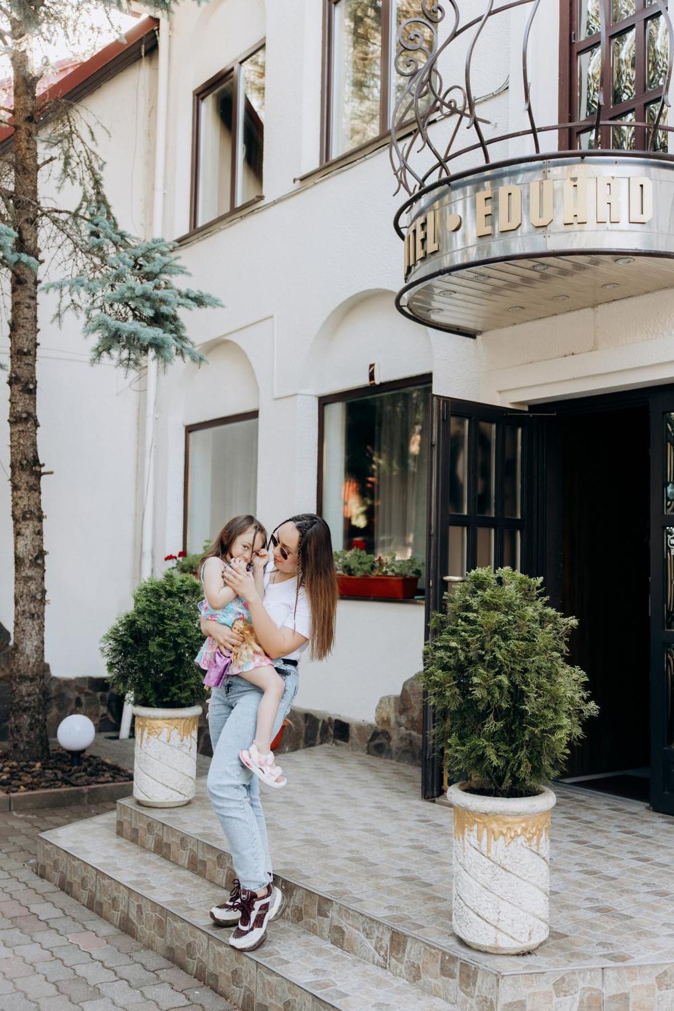 Eduard Hotel Ujhorod Exterior foto
